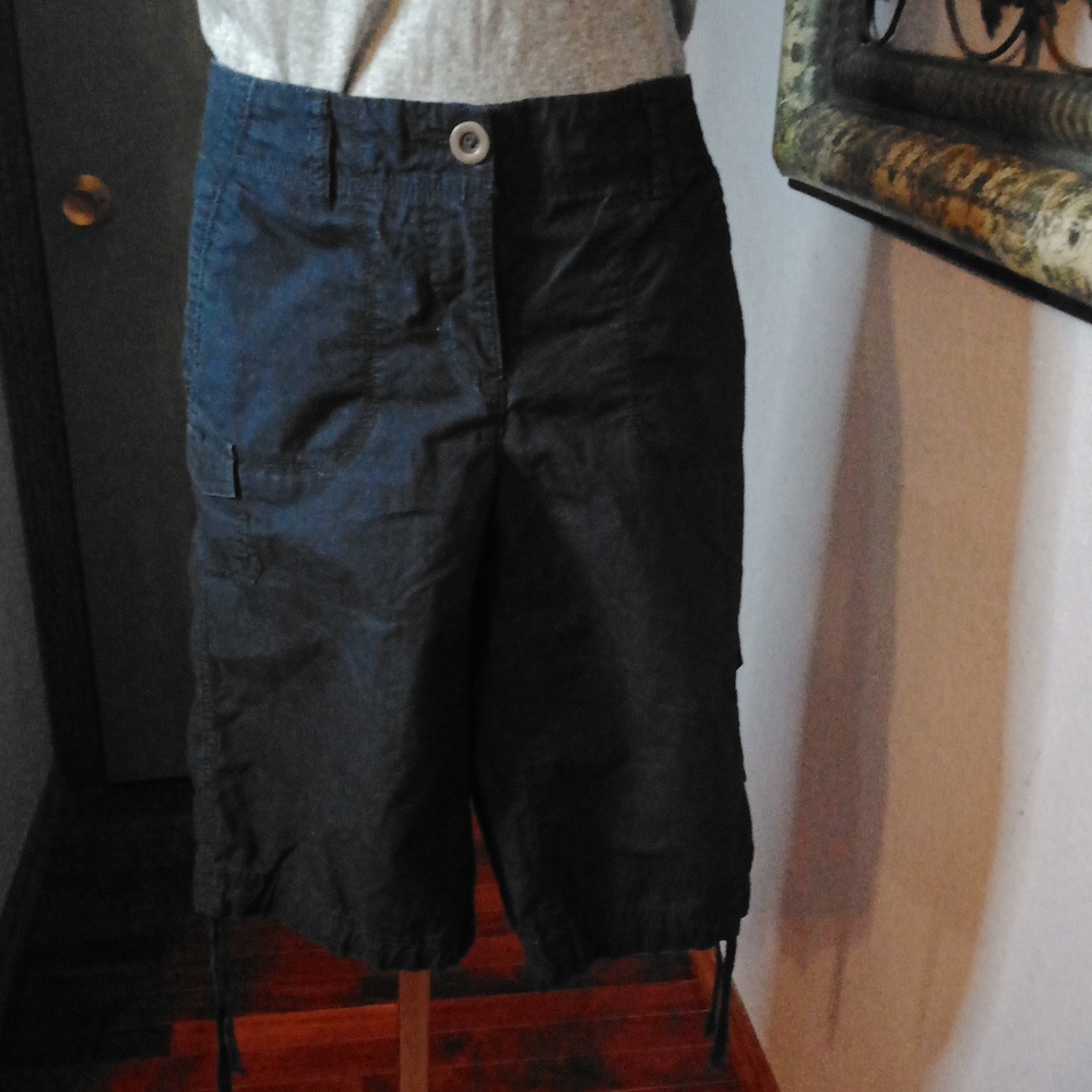 Tommy Hilfiger wardrobe essential black Cargo capris Sz 8